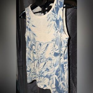Lucky Brand Blue and White Floral Tank Top woman S bohemian chic elevated basic